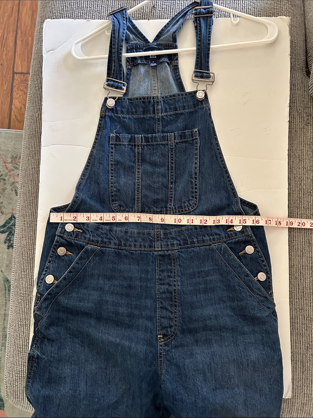 GAP Denim Short Overalls women’s size medium lots of pockets raw edges - Picture 7 of 12